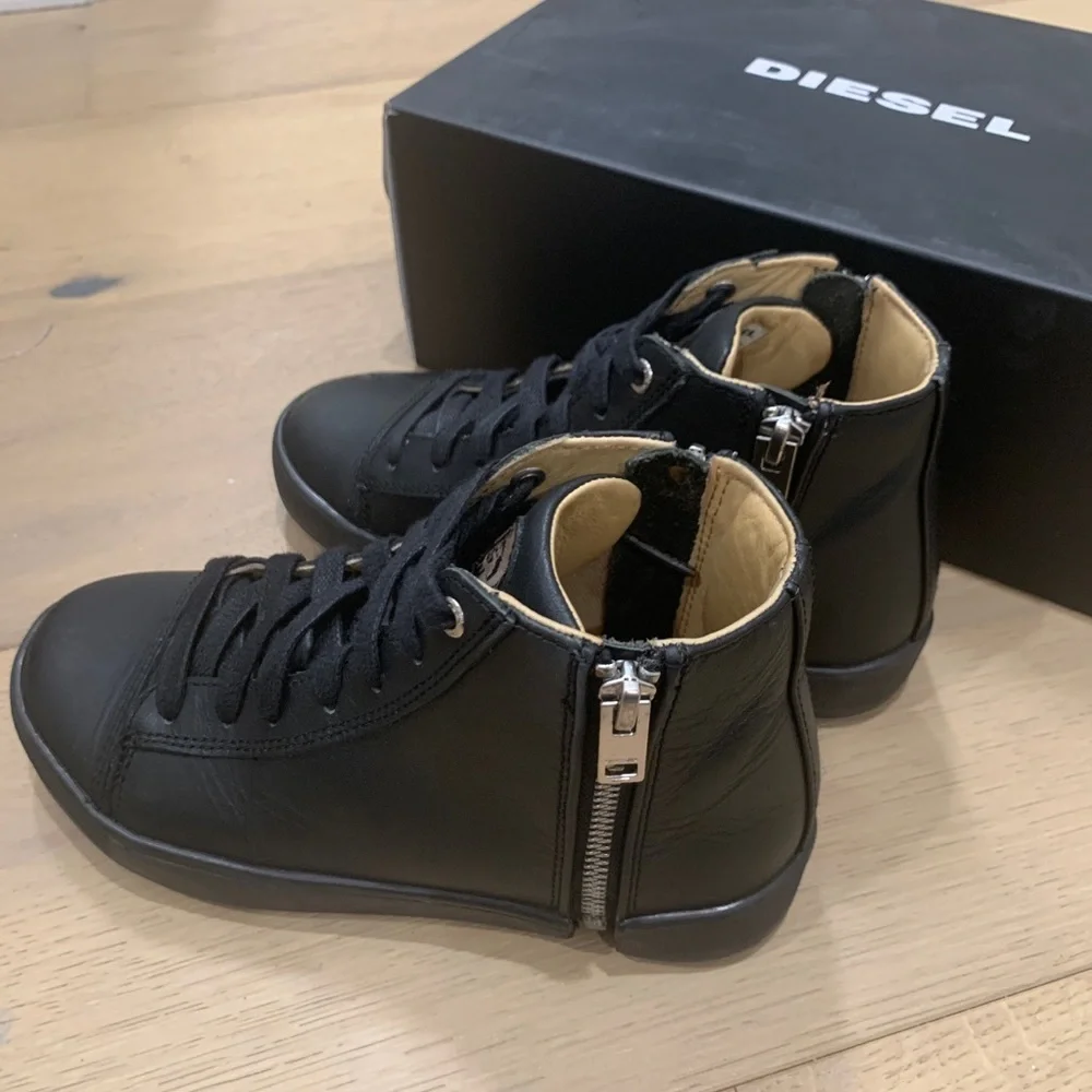 Diesel black leather zipper kids shoes size 1.5